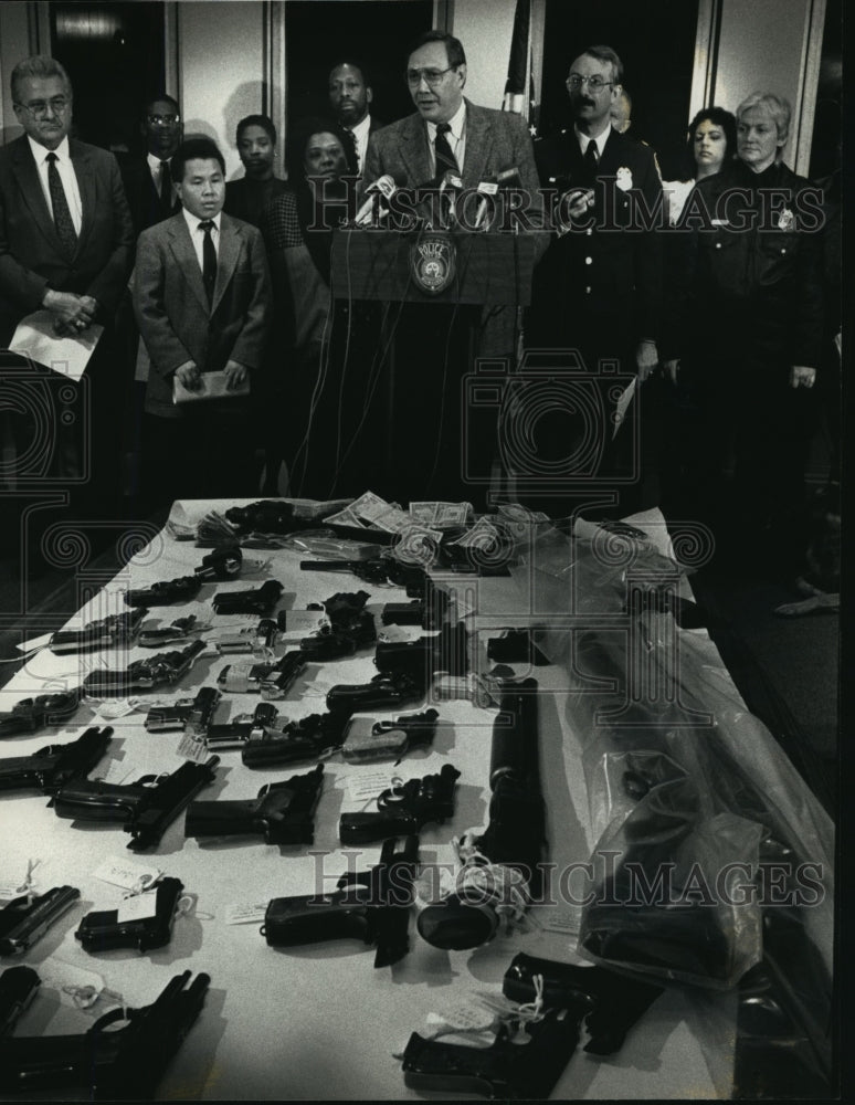 1991 Press Photo Critics claim Police Chief Philip Arreola misrepresented guns - Historic Images