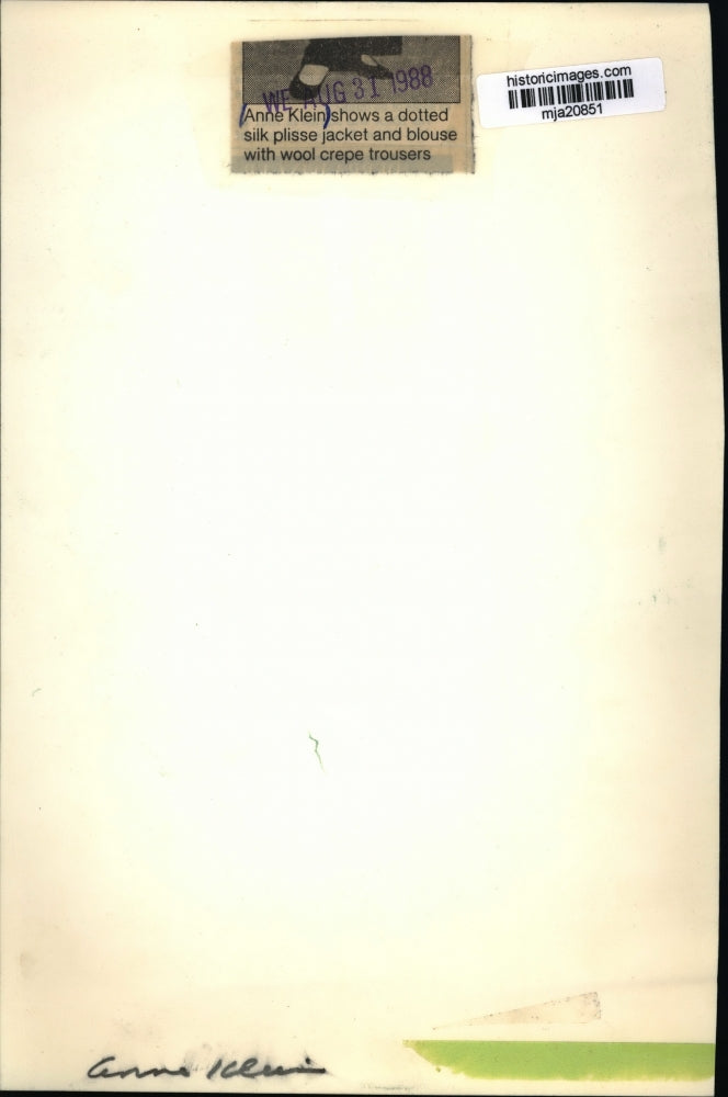 1988 Press Photo Plisse jacket & blouse w/ wool crepe trousers by Anne Klein