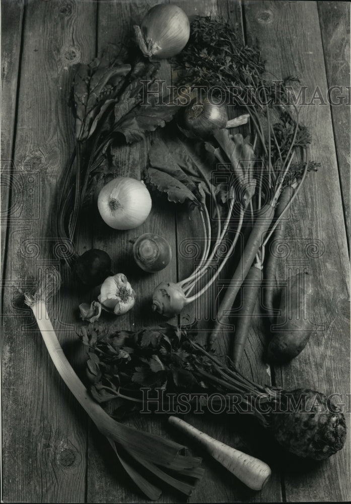 1991 Press Photo Root vegetables come in a variety of shapes, sizes and colors- Historic Images