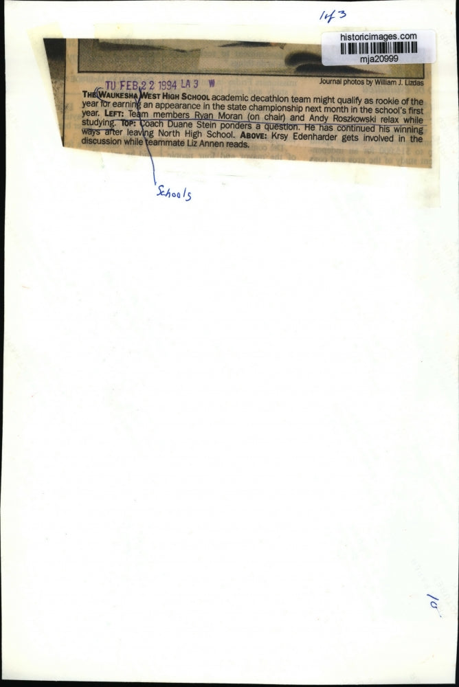 1994 Press Photo Waukesha West High School decathlon members Moran & Roszkowski