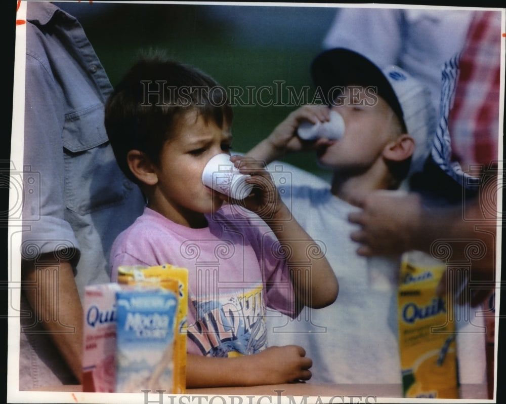 1993 Press Photo Waukesha County Dairy Farmers&#39; Annual Ice Cream Social - Historic Images