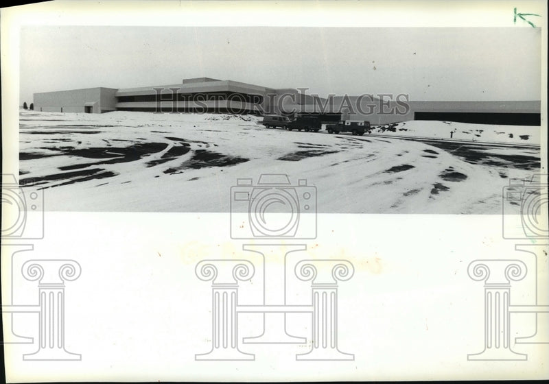 Load image into Gallery viewer, 1983 Press Photo General Electric Medical Systems' new plant on Waukesha
