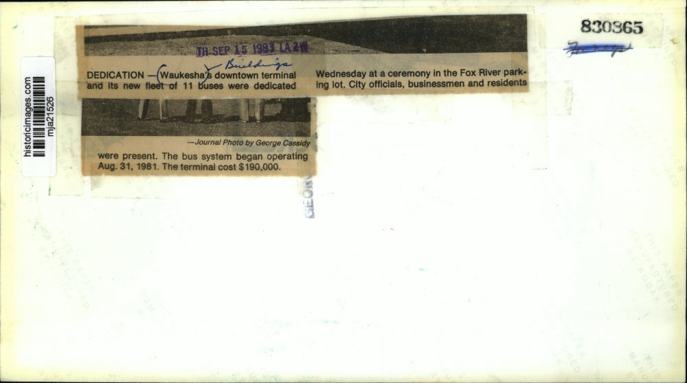 1983 Press Photo Waukesha's downtown terminal & its new fleet of 11 buses