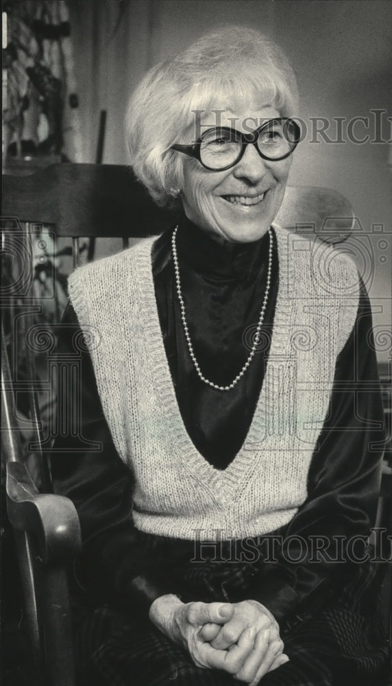 1985 Press Photo Florence Weinfurter, owner of Cardjin Book Store, Wisconsin Ave- Historic Images