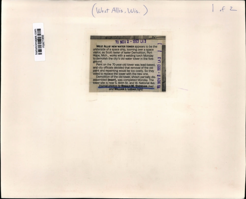 1993 Press Photo Scott Iseler, demolishing 70yr old West Allis water tower