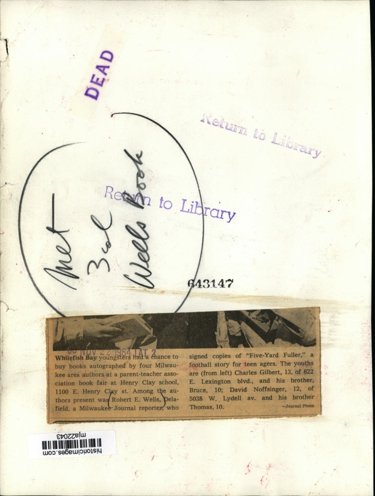 1964 Press Photo Robert Wells signed Five-Yard Fuller copies for youngsters