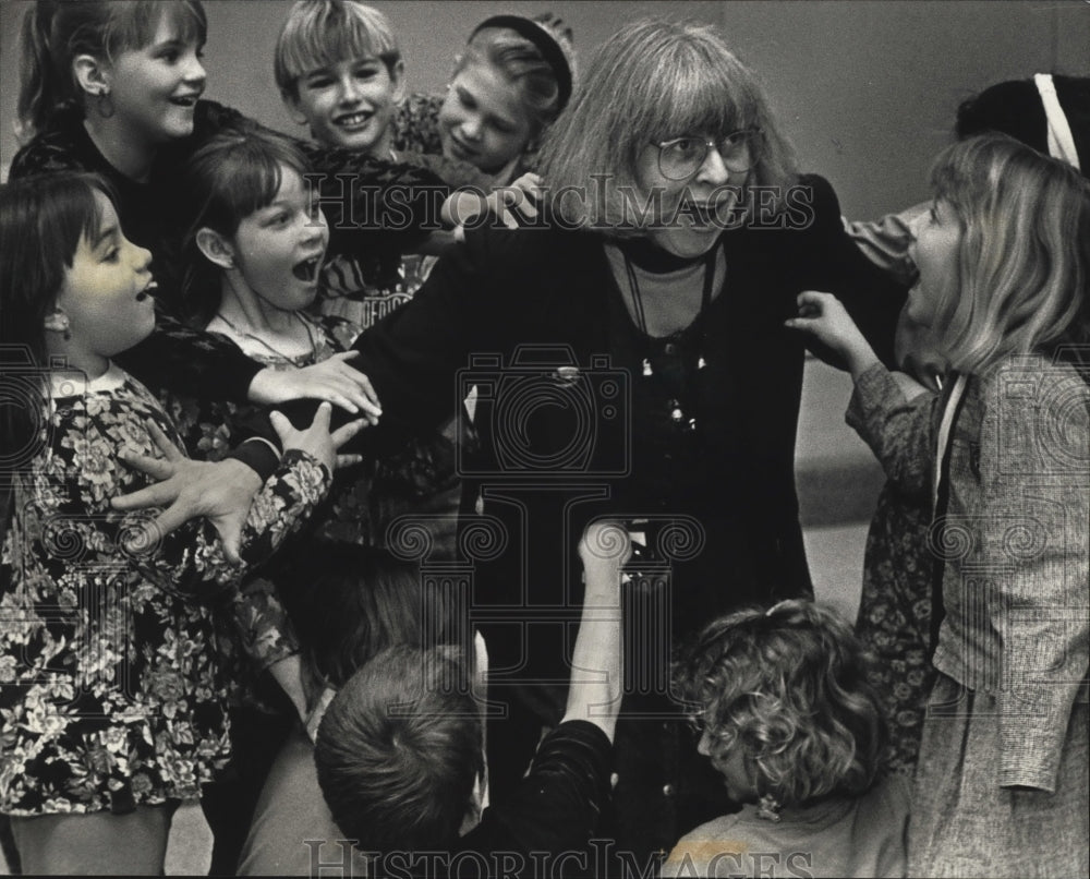 1992 Press Photo Marion Lang, Artists in Education Program at Green Tree Elem- Historic Images