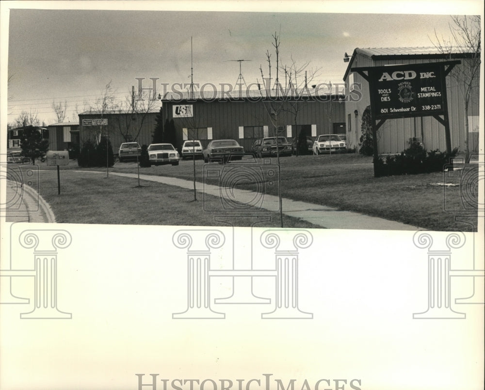 1987 Press Photo Buildings in the West Bend industrial park on Schoenhaar Dr.- Historic Images