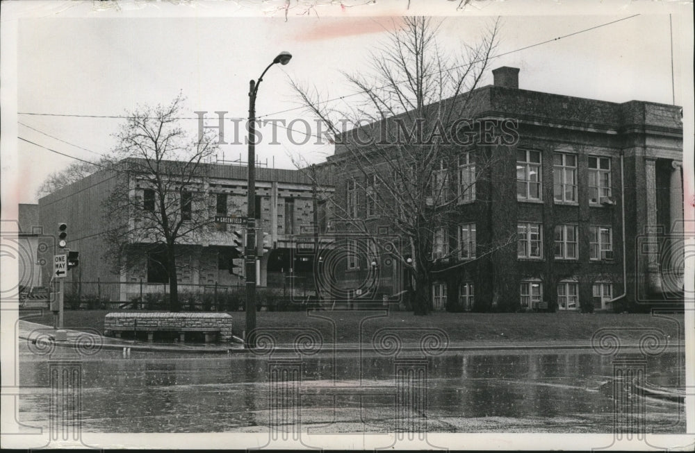 1948 Press Photo The new West Allis city hall stands behind the old one  - Historic Images