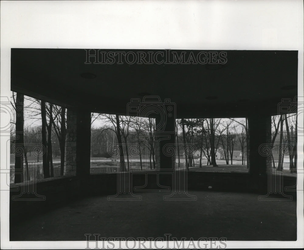 1965 Press Photo Lagoon of the 75 acre Regner Park, West Bend, Wisconsin- Historic Images