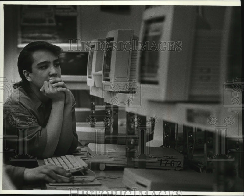 Load image into Gallery viewer, 1991 Press Photo Eli Giombi working on 21st century city layout at Horace School
