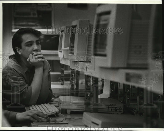 1991 Press Photo Eli Giombi working on 21st century city layout at Horace School