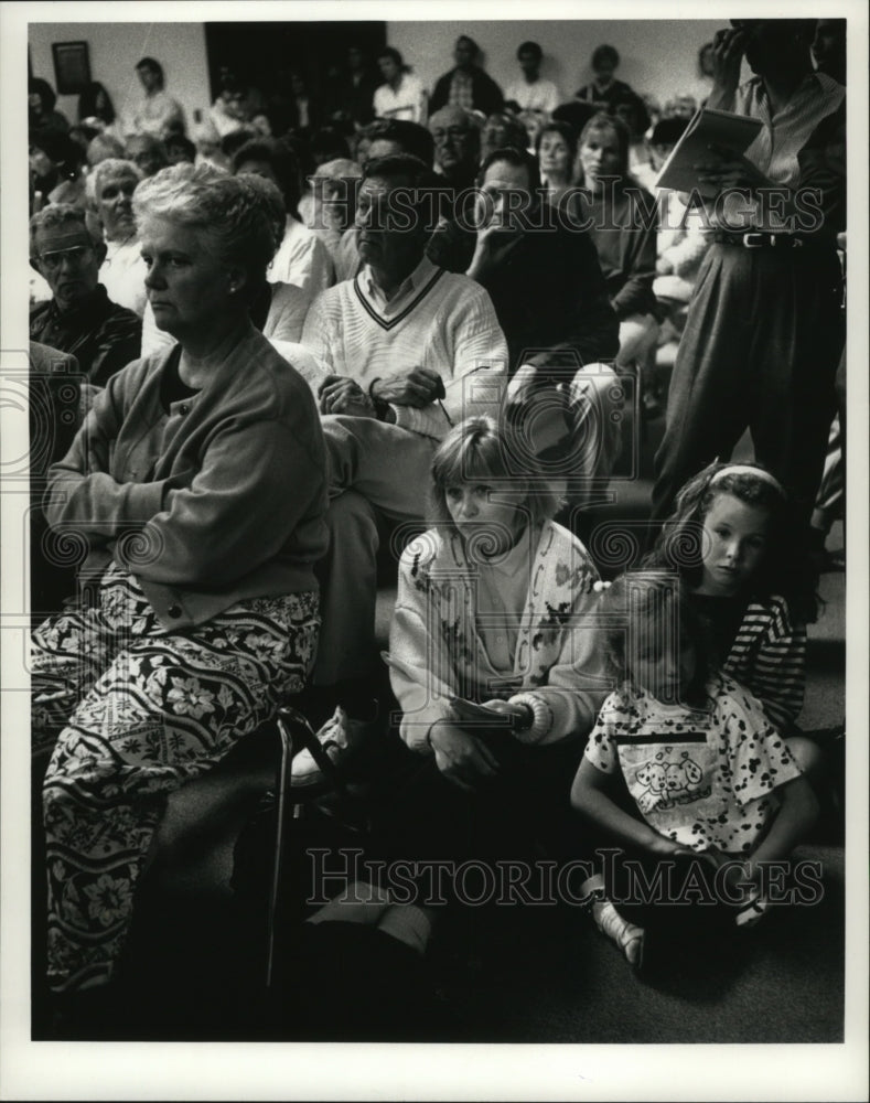 1990 Press Photo Village meeting on removal of trees along Santa Monica Blvd