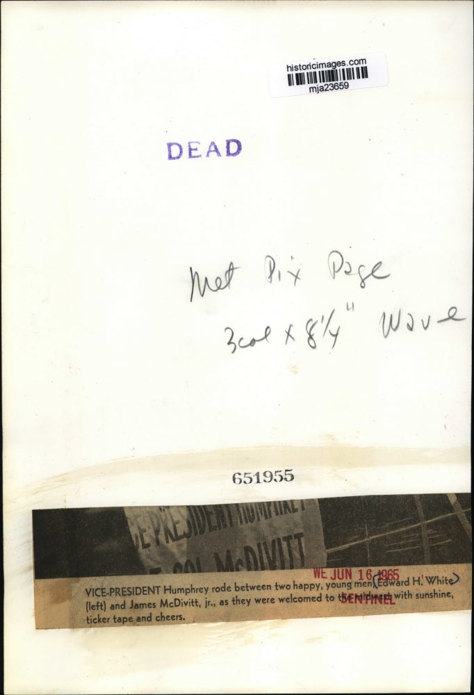 1965 Press Photo Vice President Humphrey welcoming White and McDivitt to midwest