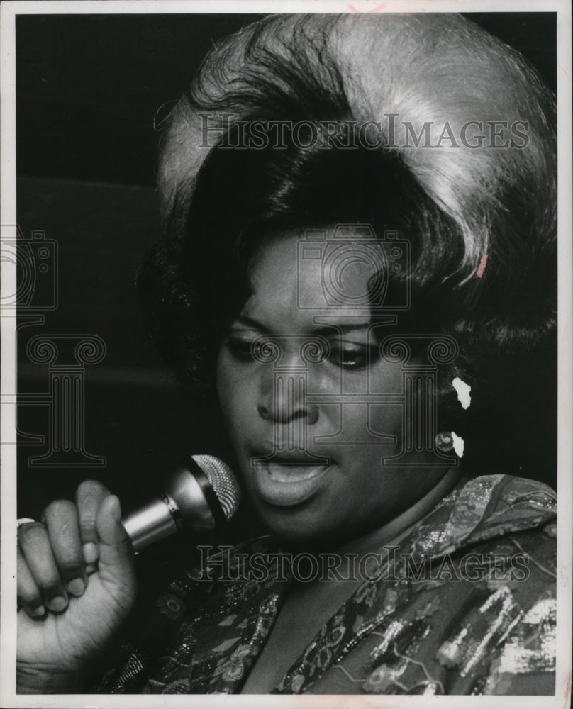 1975 Press Photo Mary White singer. - Historic Images