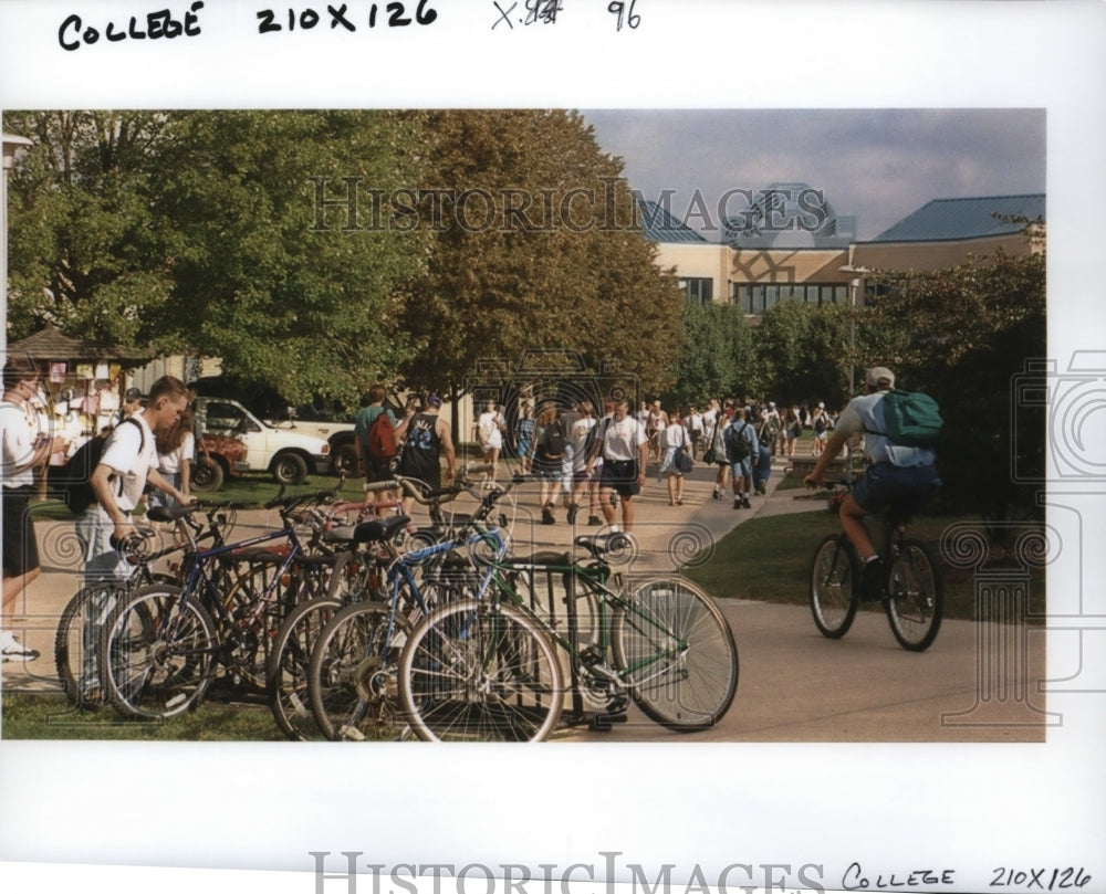 1994 Press Photo Whitewater, small college town, tapped for part-time labor- Historic Images