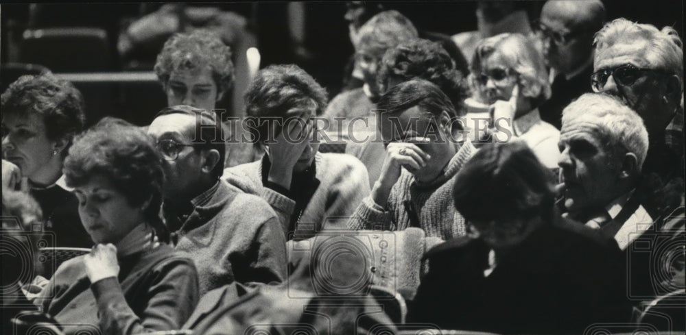 1984 Press Photo Audience at Whitefish Bay Village Hall- Historic Images