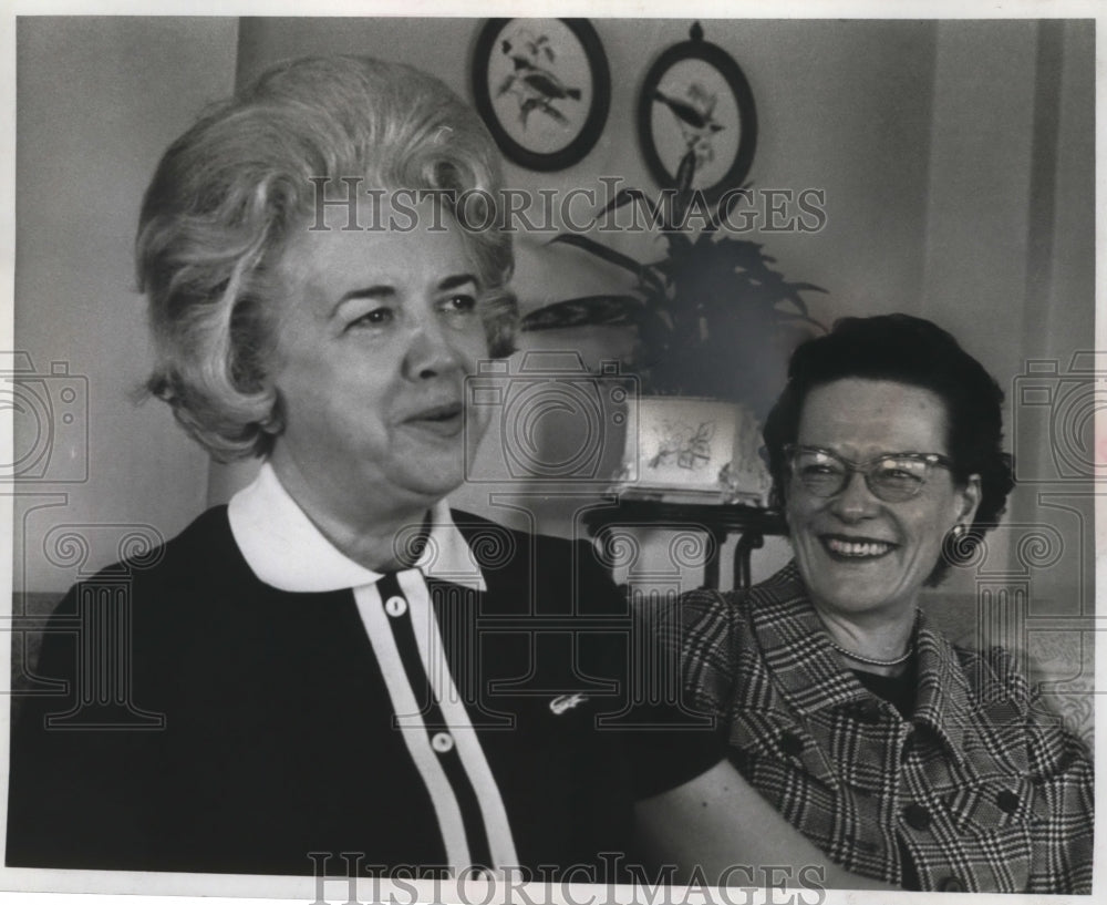 1971 Press Photo Mrs. Henry White, Mrs. J. Cabell Johnson join bank board