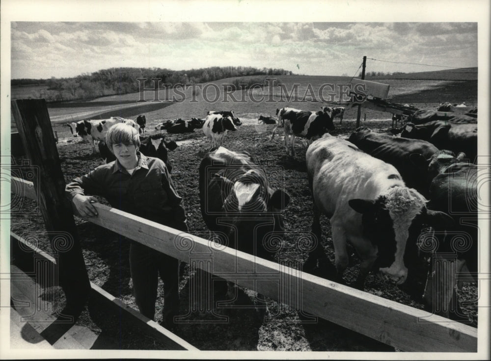 1983 Press Photo Chris Fortney at the family farm near Viroqua, 1973- Historic Images