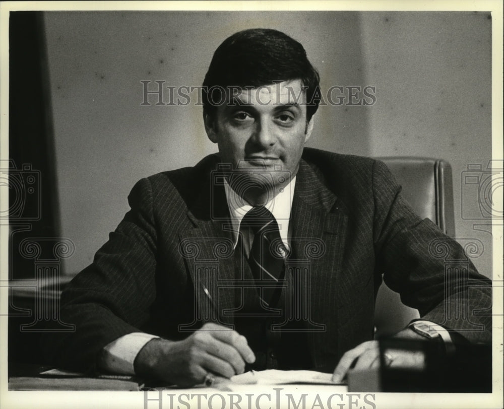 1980 Press Photo Alan J. Weston, professor, charged in a criminal complaint.