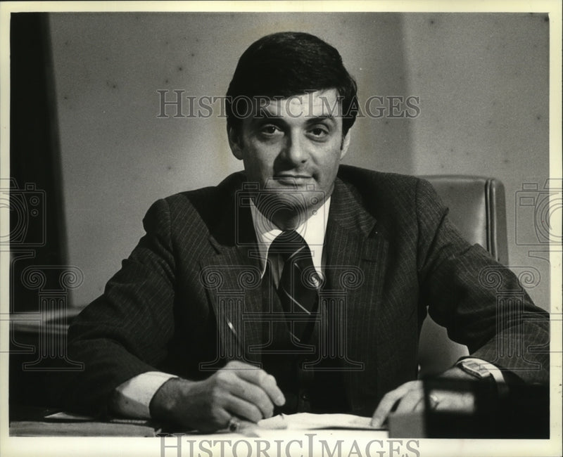 Load image into Gallery viewer, 1980 Press Photo Alan J. Weston, professor, charged in a criminal complaint.
