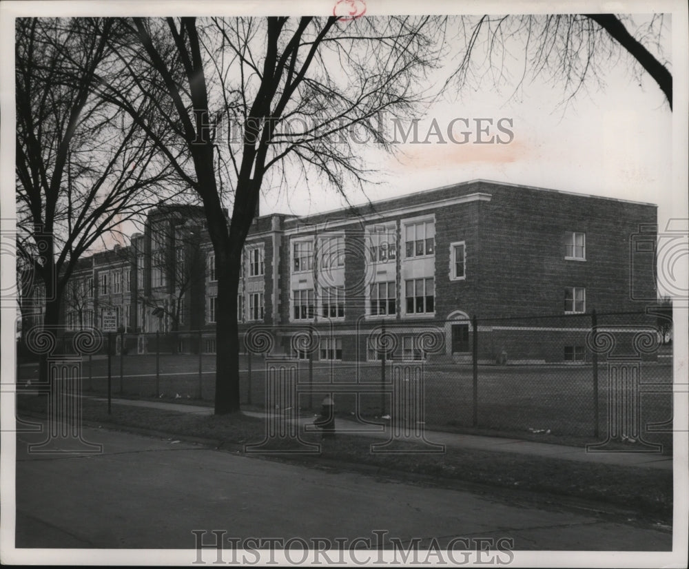 1953 Press Photo Whitefish Bay School, Cumberland, exterior- Historic Images