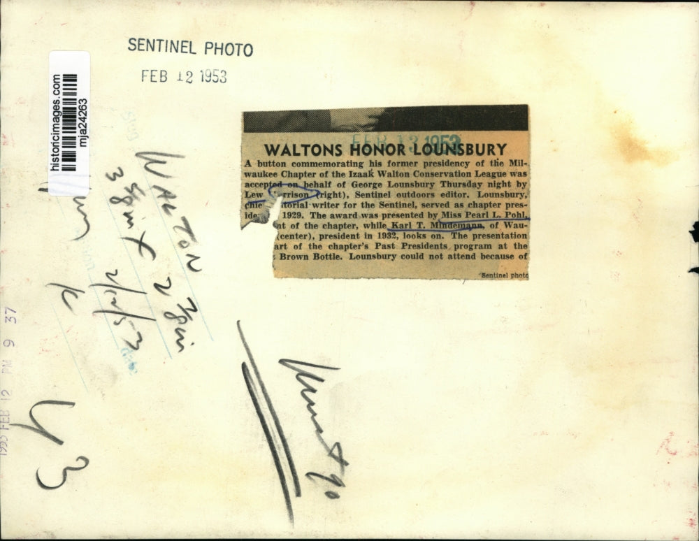 1953 Press Photo Waltons Honor Lounsbury during Past Presidents Program