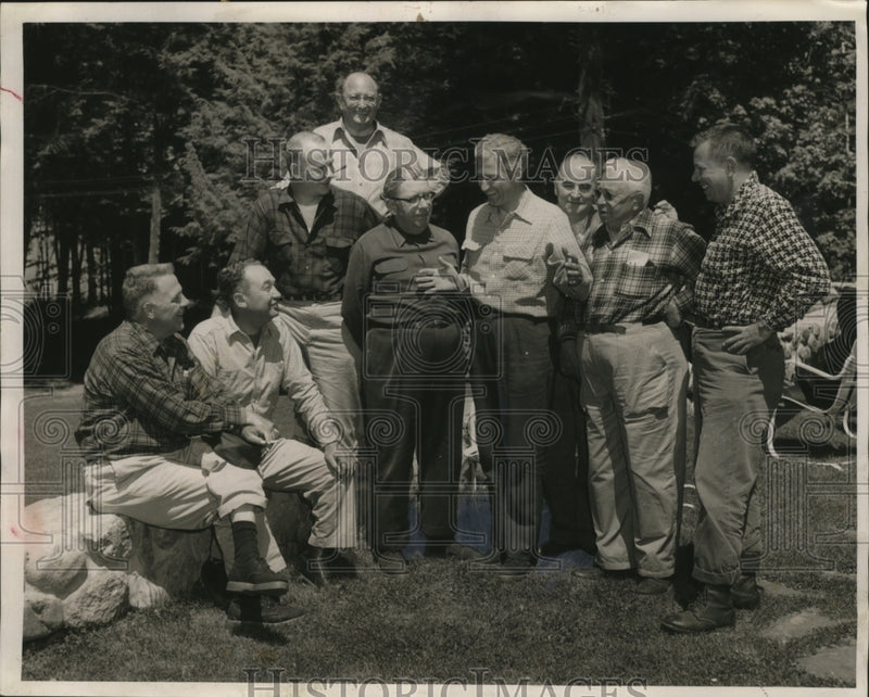 Load image into Gallery viewer, 1957 Press Photo Outdoor editors talk about the big one which got away
