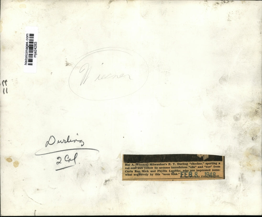 1948 Press Photo Carla and Phyllis negatively impressed by Durlings outfit