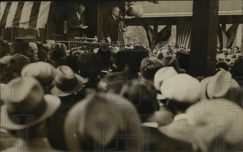Load image into Gallery viewer, 1936 Press Photo Alf M. Landon Speaking to Crowd in Fond Du Lac - mja24318
