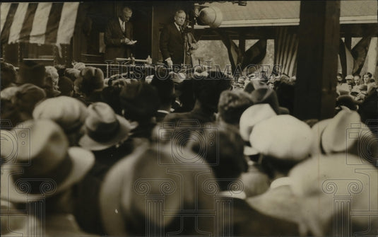 1936 Press Photo Alf M. Landon Speaking to Crowd in Fond Du Lac - mja24318