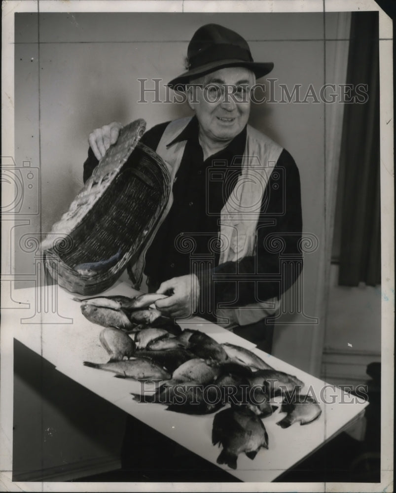 1946 Press Photo Lew Morrison with his catch of the day - mja24472- Historic Images
