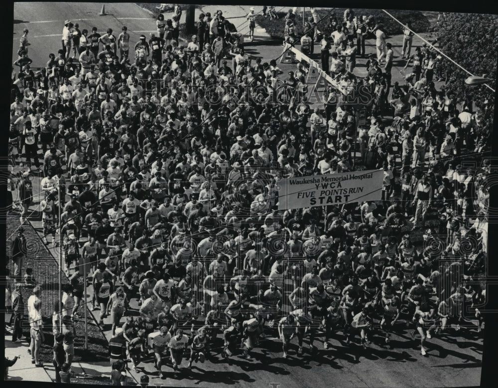 1986 Press Photo Eighth Annual Five Points Run, Waukesha, WI - mja24612