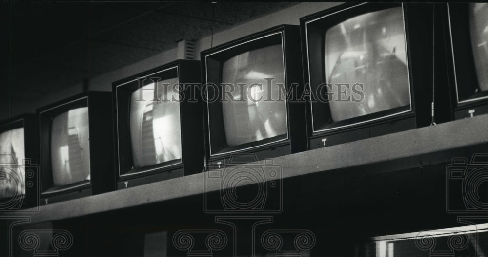 1992 Press Photo Washington High School security cameras. - Historic Images