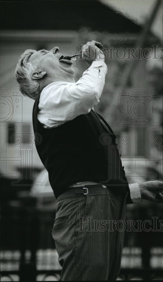 1984 Press Photo Doc Morrissy eats fire, Traveling Indian Medicine Show- Historic Images