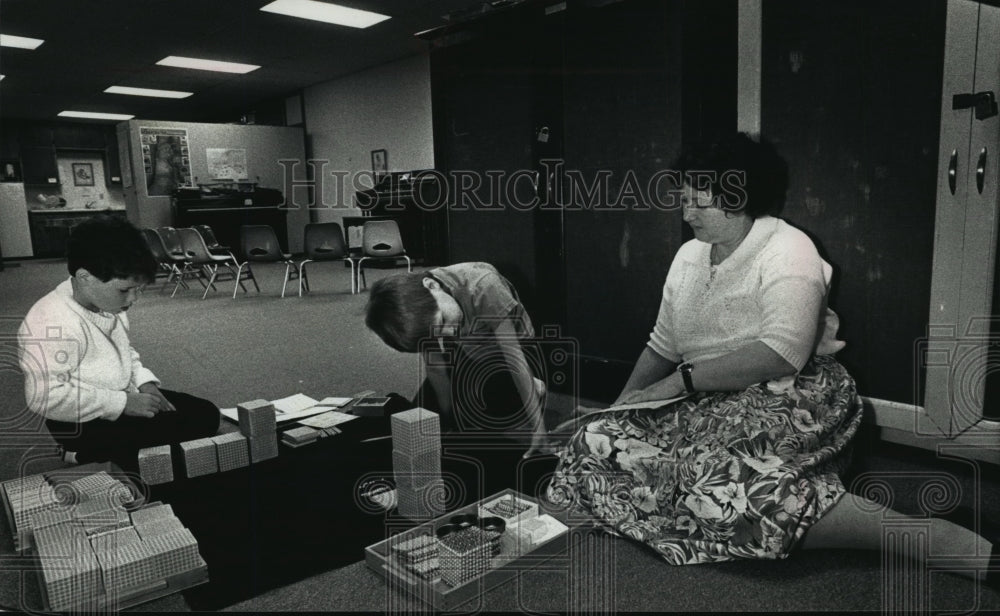 1990 Press Photo Matthew Freer and Adam Kusy with instructor Linda Starry - Historic Images