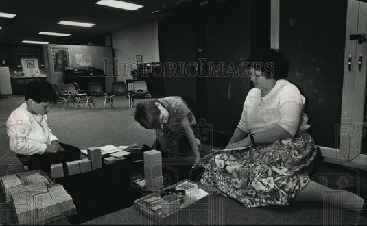 1990 Press Photo Matthew Freer and Adam Kusy with instructor Linda Starry - Historic Images