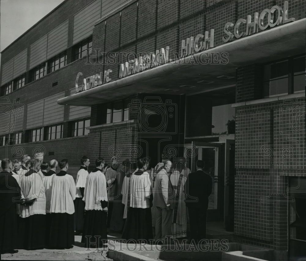 1949 Press Photo Procession entered the Catholic Memorial High School, Waukesha- Historic Images