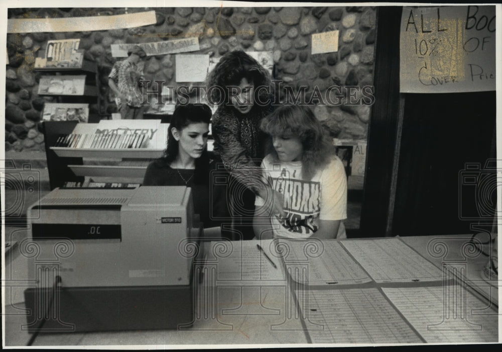 1991 Press Photo Mindy Waite, Earlene Luzke, Beth Wolter, Waukesha High School- Historic Images