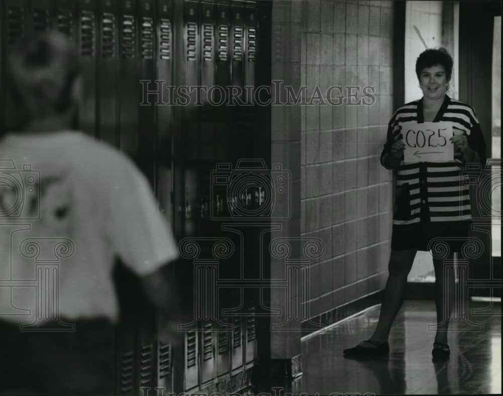 1993 Press Photo Carol Brown, geometry teacher, Waukesha West High School, WI- Historic Images