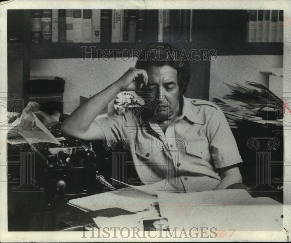 1974 Press Photo Author Irving Wallace - Historic Images