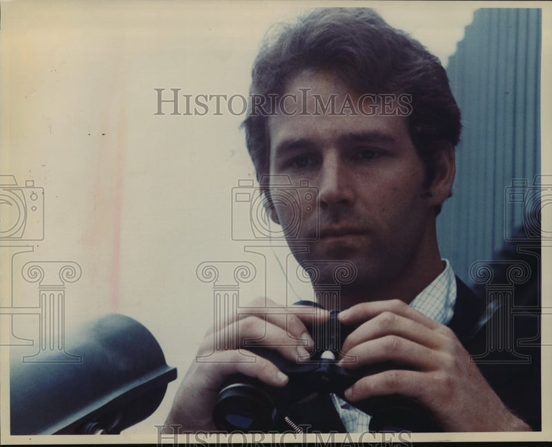 Load image into Gallery viewer, 1977 Press Photo Timothy Bottoms, actor, U.S. - mja25948
