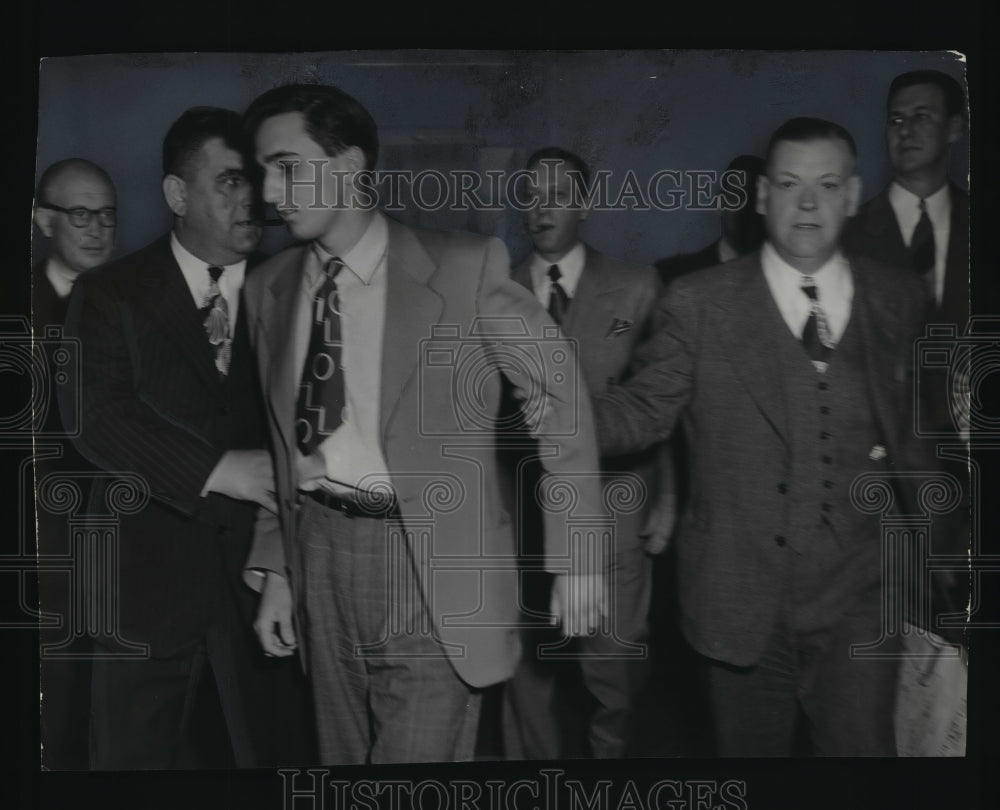 1949 Press Photo Milton Babich, taken from the district attorney's office