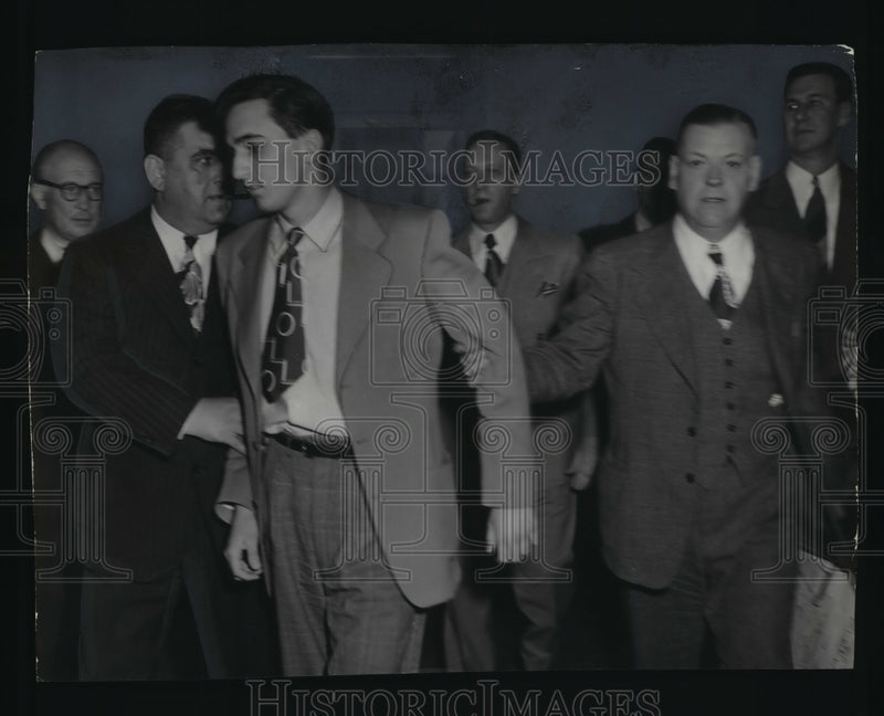 Load image into Gallery viewer, 1949 Press Photo Milton Babich, taken from the district attorney's office
