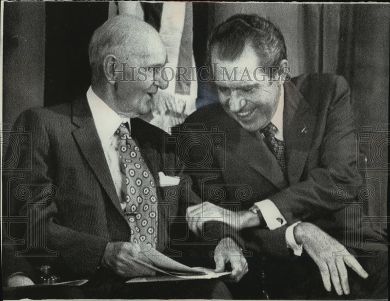 Load image into Gallery viewer, 1973 Press Photo President Nixon honors former US Rep Carl Vinson, D-Ga
