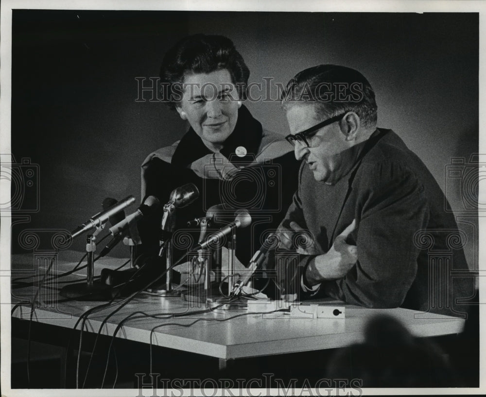 1970 Press Photo John Weaver, UW president - mja26176