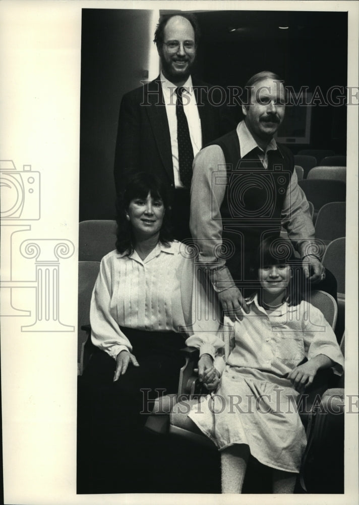 1988 Press Photo Amy Wehse, parents and doctor after her remarkable recovery- Historic Images