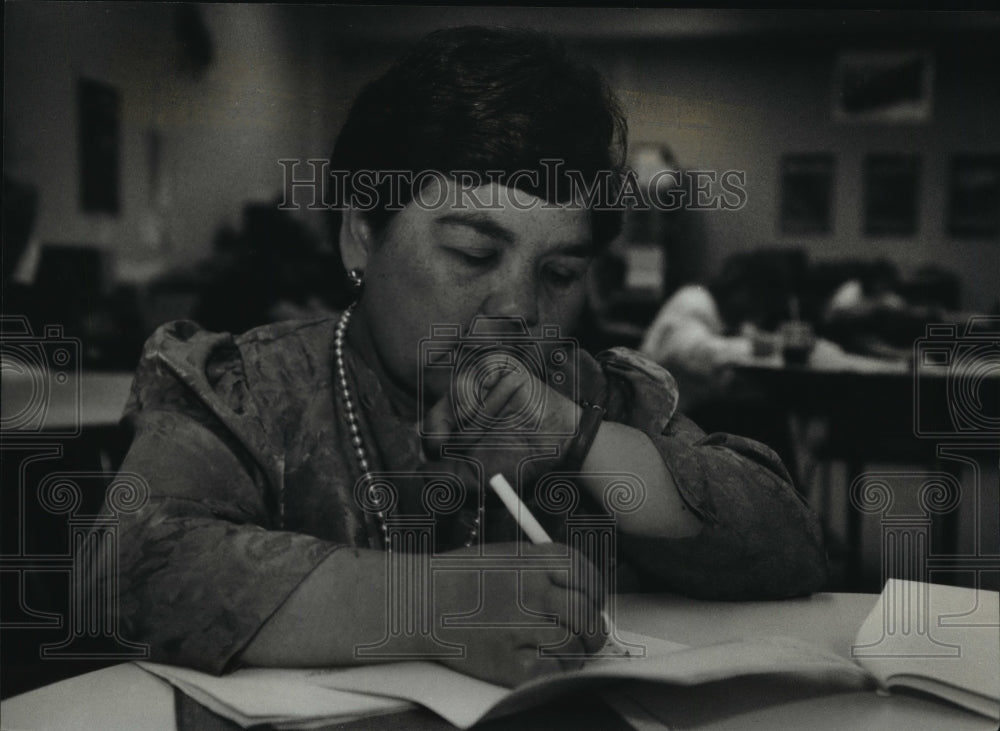1993 Press Photo Maria Cizel, Adaptive Community Approach Program client- Historic Images