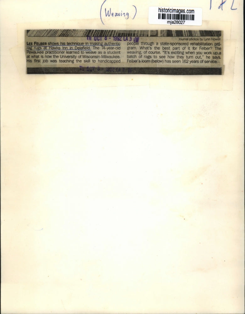 1992 Press Photo Lee Felber making rag rugs on a loom at Hawks Inn, Delafield