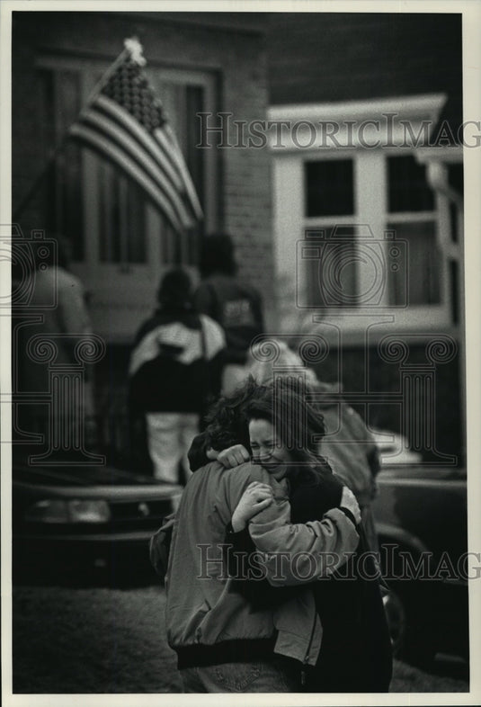 1991 Press Photo Scene at a Wauwatosa home where four people were fatally shot- Historic Images